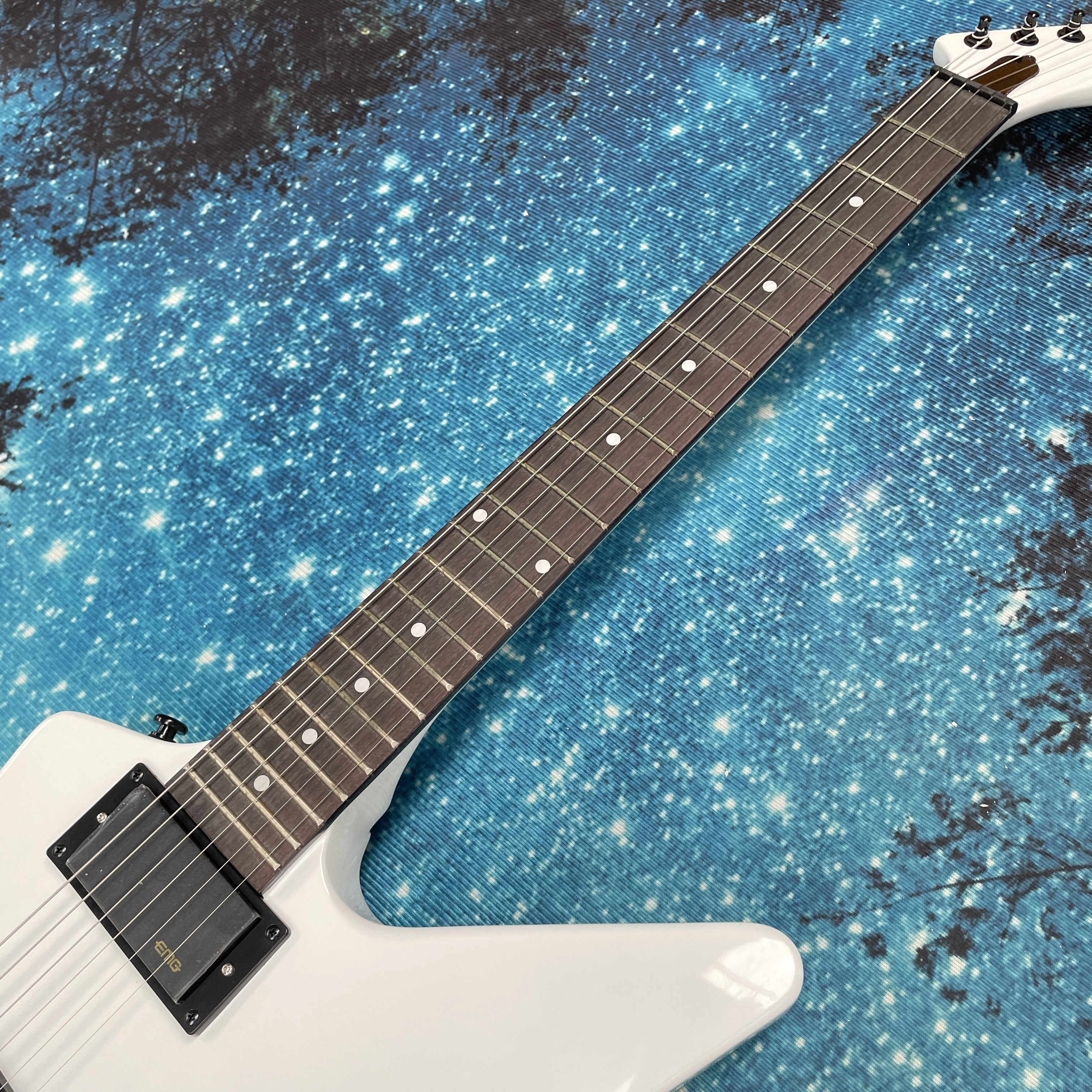 White 6-String Electric Guitar - огляд і ціна Electric Guitar Beginner