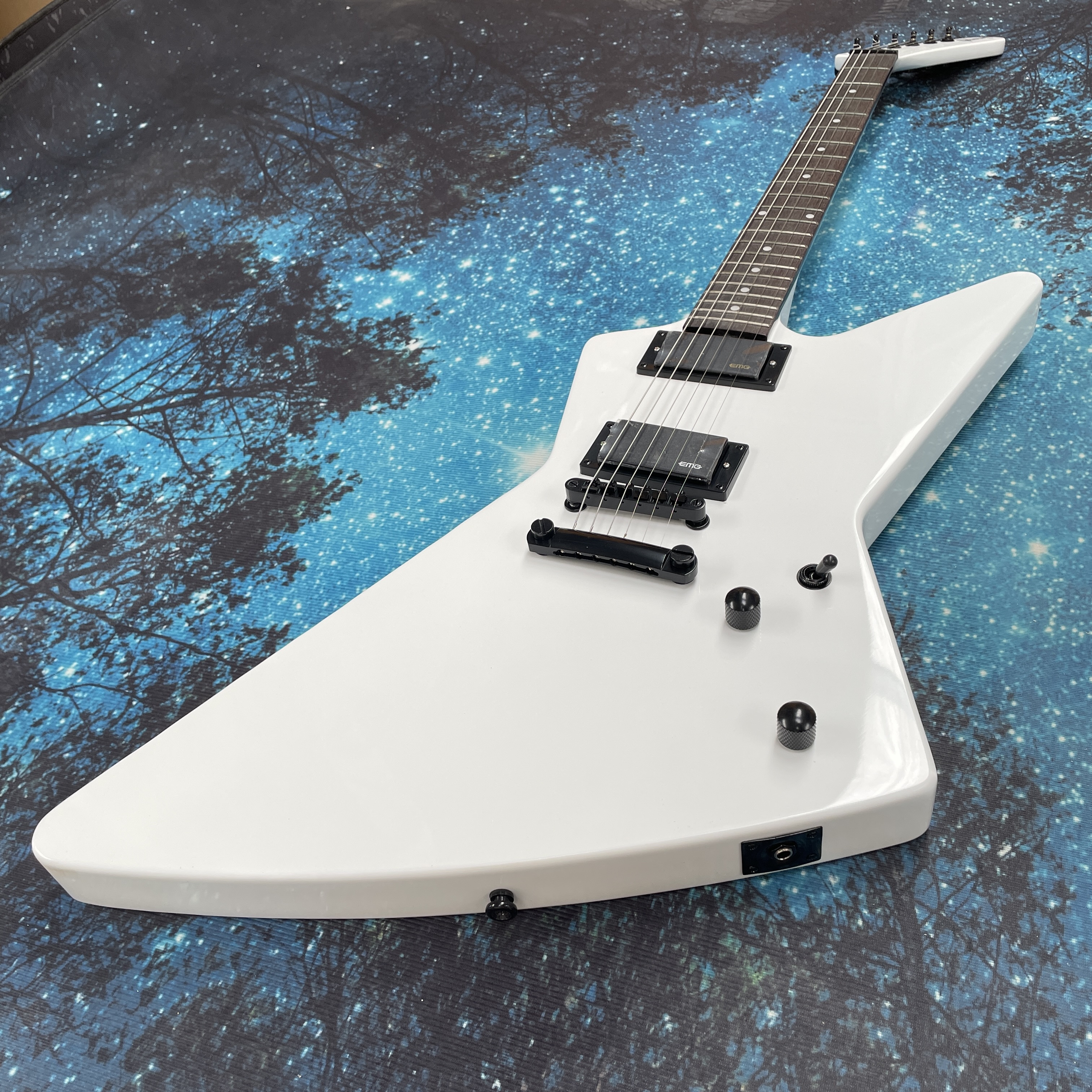 White 6-String Electric Guitar - огляд і ціна Electric Guitar Beginner