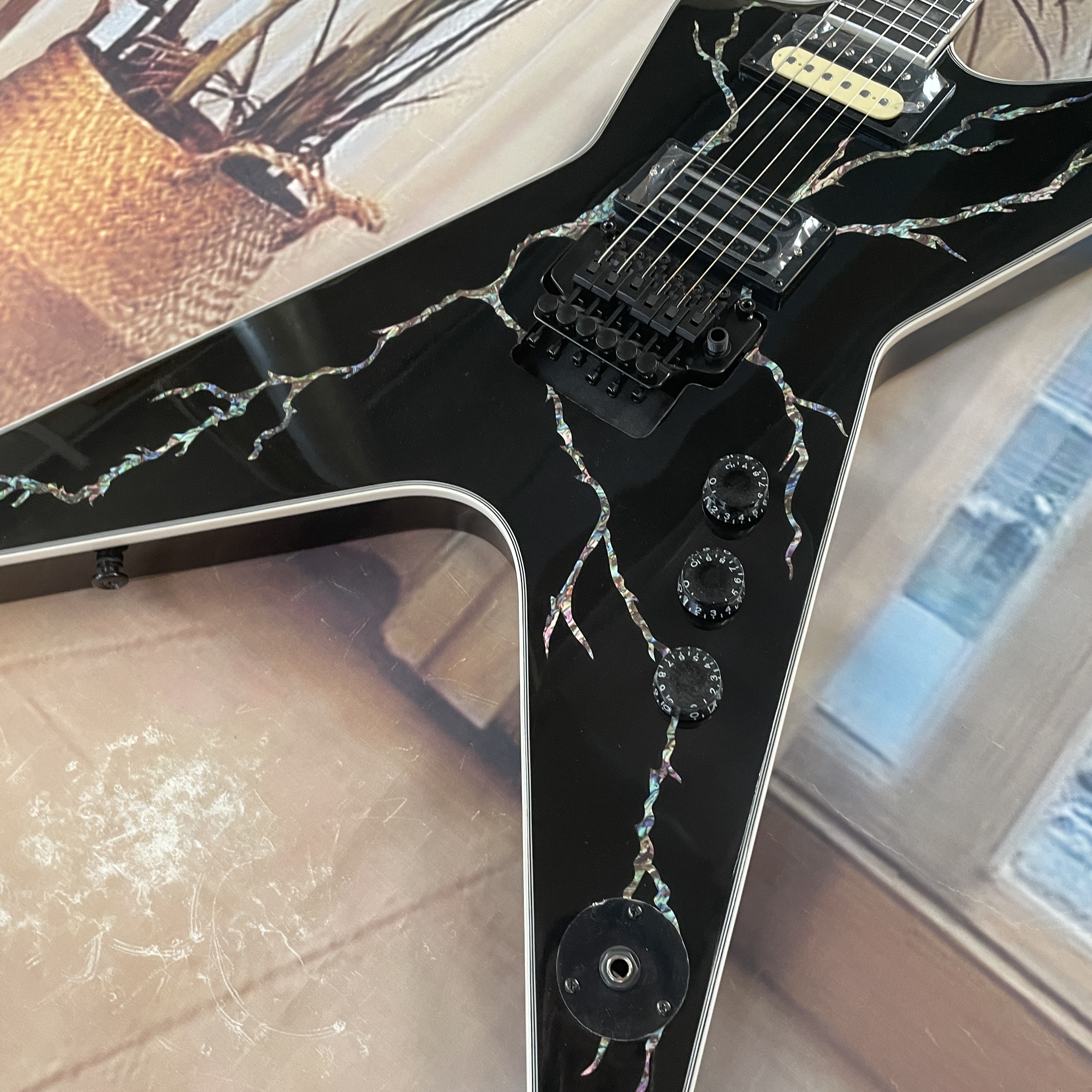 6-string black lightningshaped - огляд і ціна Electric Guitar Beginner
