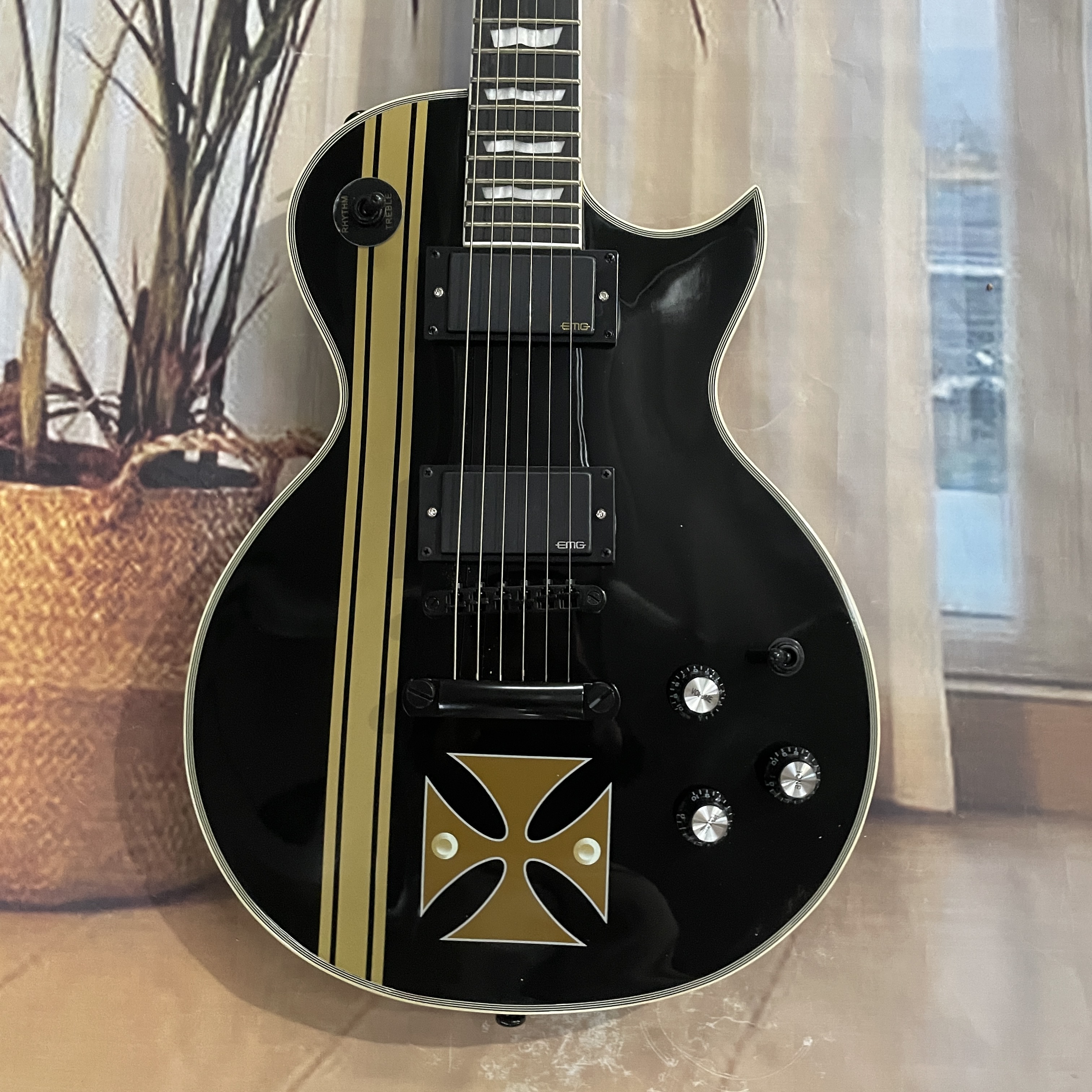 Black custom-made 6-string ele - огляд і ціна Electric Guitar Beginner