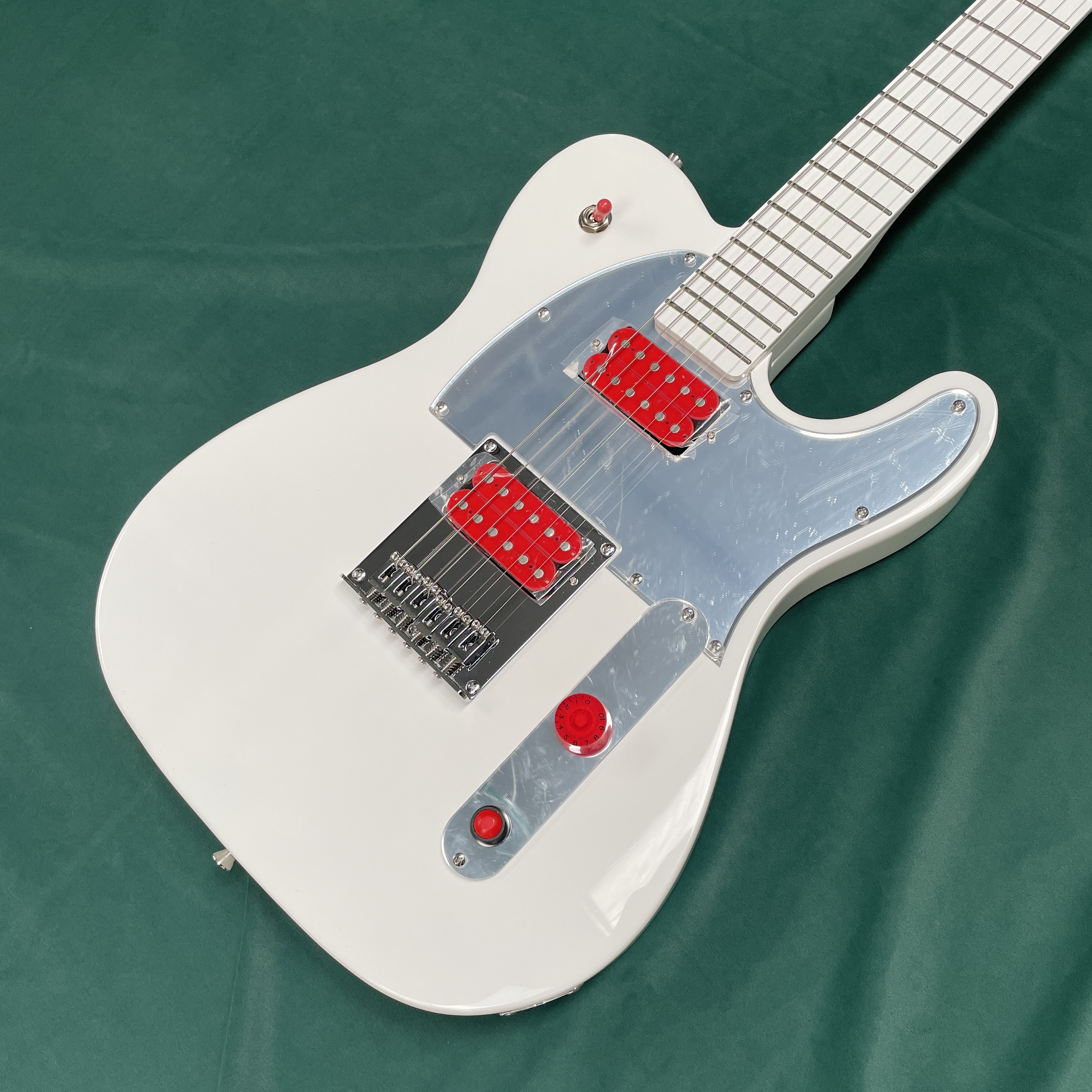 White 6-string electric guitar - огляд і ціна Electric Guitar Beginner