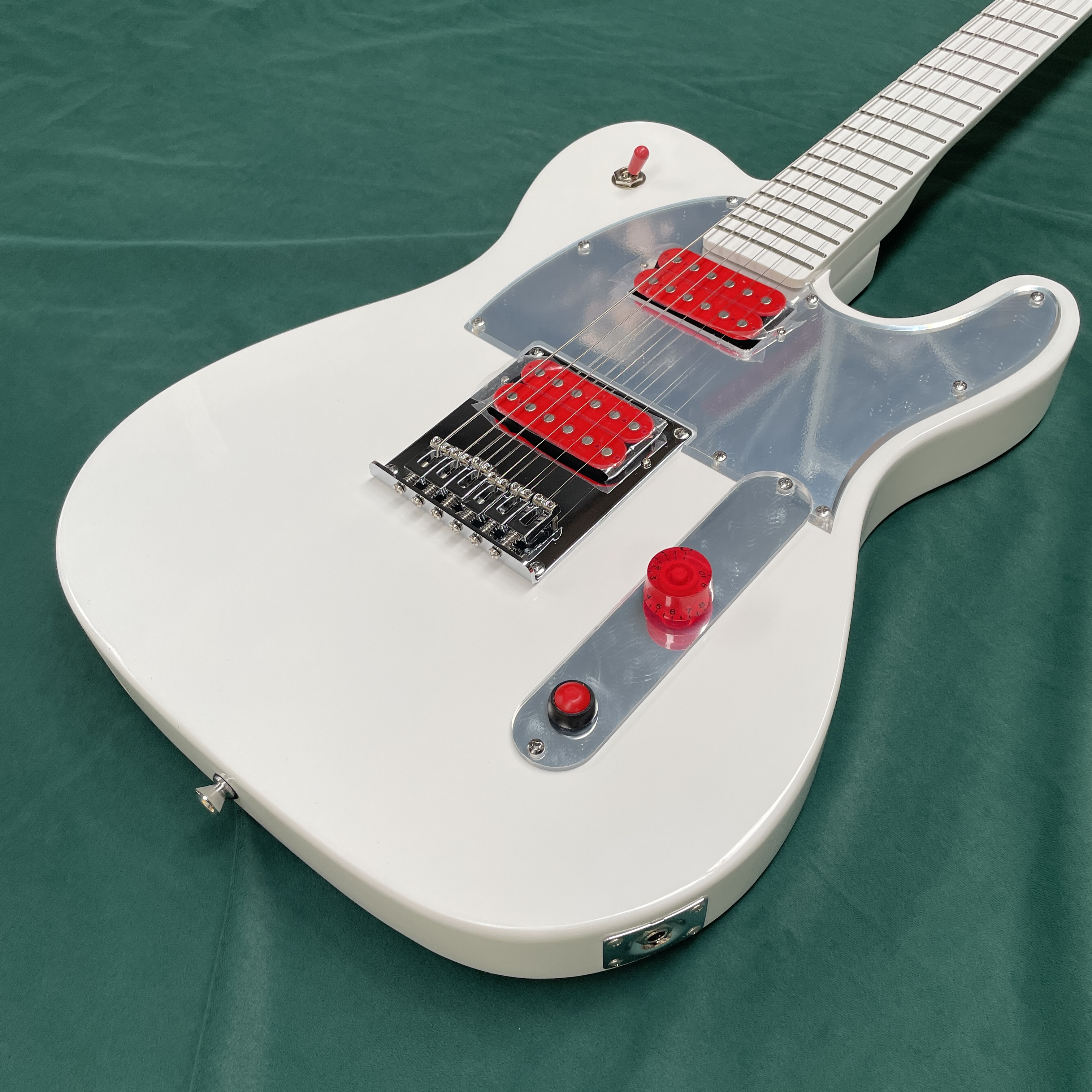 White 6-string electric guitar - огляд і ціна Electric Guitar Beginner