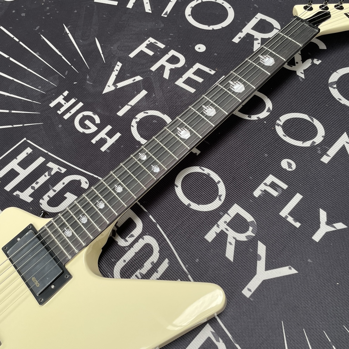 6-String Cream-Colored Electri - огляд і ціна Electric Guitar Beginner