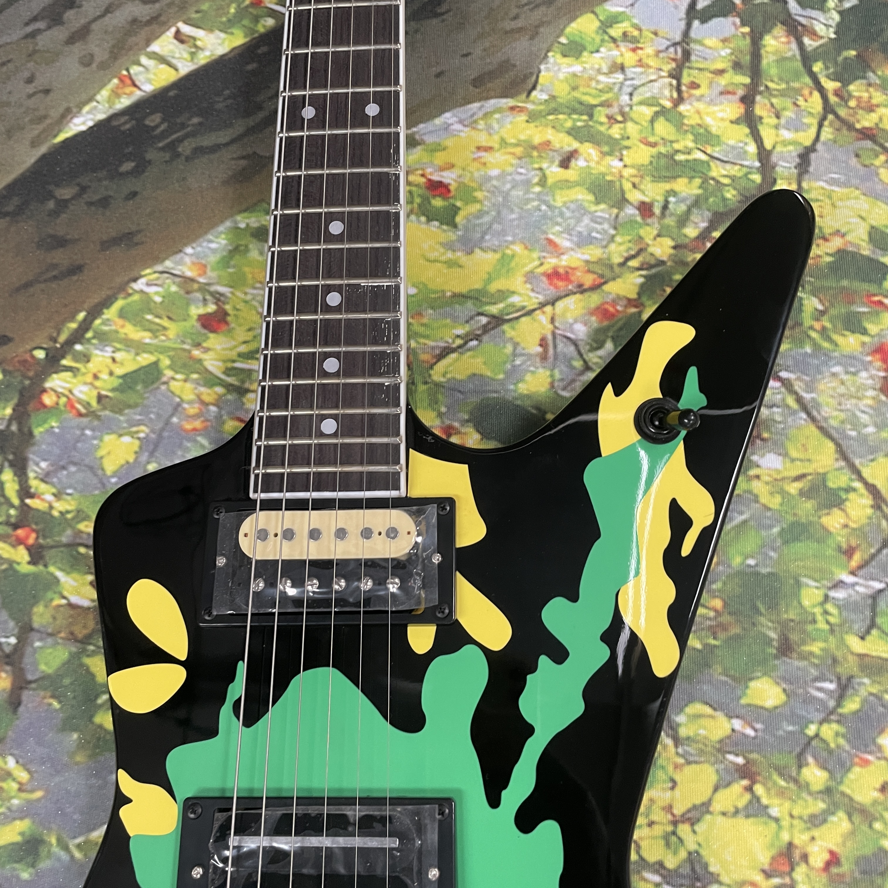 Camouflage 6-string electric g - огляд і ціна Electric Guitar Beginner